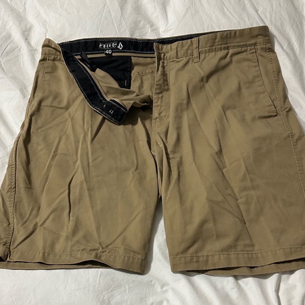 Volcom Men's Khaki Flat Front Shorts 40